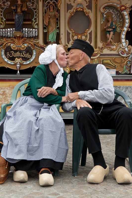 амстердам, старички, поцелуй В Амстердаме городе ...photo preview