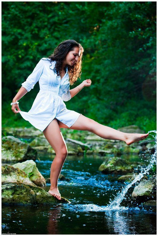 девушка, река, камни, вода ***photo preview