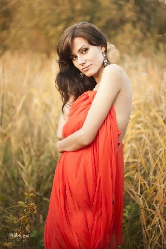 трава, пейзаж, закат, свет, солнце, красное, поле, лето, пух, небо, девушка, ткань, красивая, осень, желтый, глаза Осенний портретphoto preview