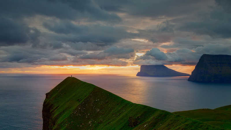 lonely at the topphoto preview