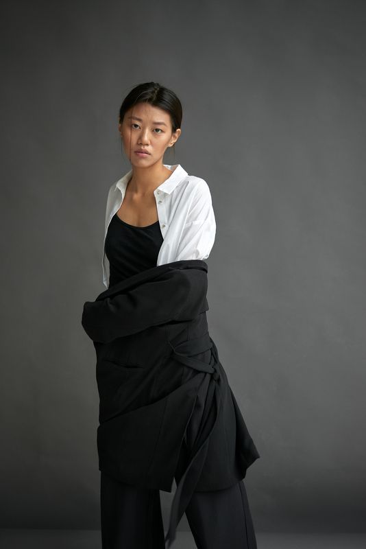 girl,model,female,posing,posture,blackandwhite,clothes,motion,suit,движение,девушка,модель,азиатка,asian,поза,взгляд,костюм,fashion Testsphoto preview