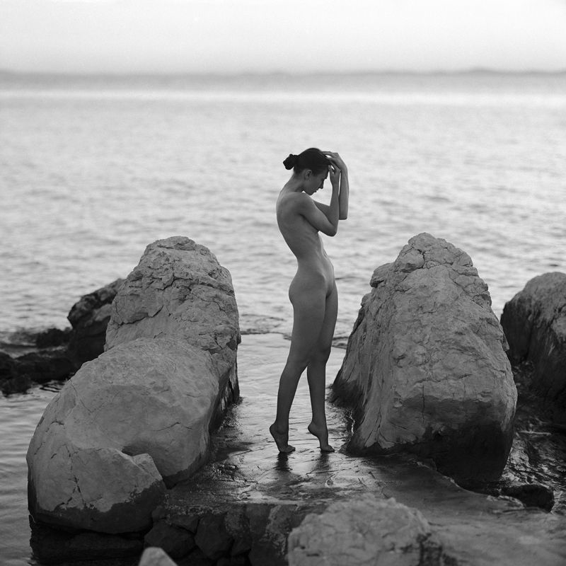 akt, nude, analog, hasselblad, ninoveron, women, bw, 6x6, sea, croatia, Yuliiaphoto preview