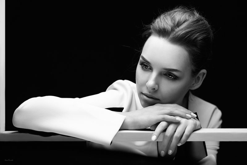 девушка, портрет, лицо, красота, молодая, блондинка, взгляд, выражение, эстетика, белый, черно-белое Викторияphoto preview