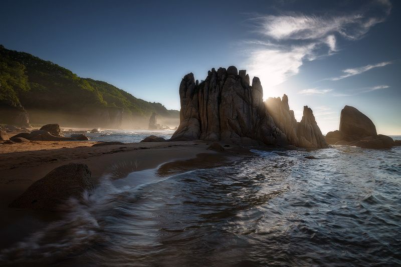 приморский край море солнце рассвет владивосток заповедник скалы В легком туманчикеphoto preview