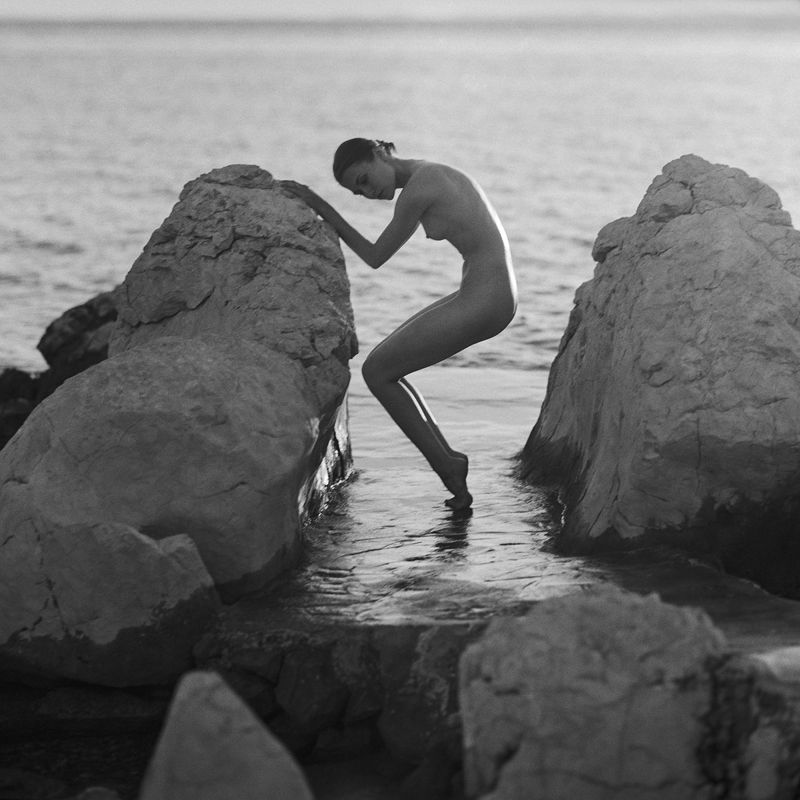 akt, nude, analog, hasselblad, ninoveron, women, bw, 6x6, sunset, sea, Yuliiaphoto preview