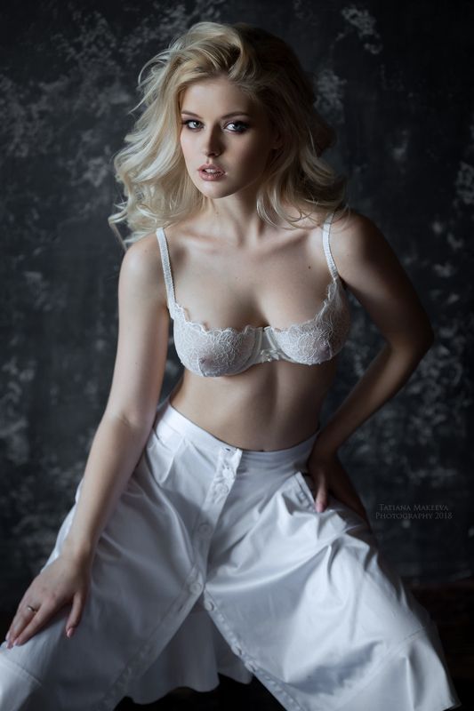 девушка, стиль, белье, портрет, студия, блондинка Pure white seriephoto preview