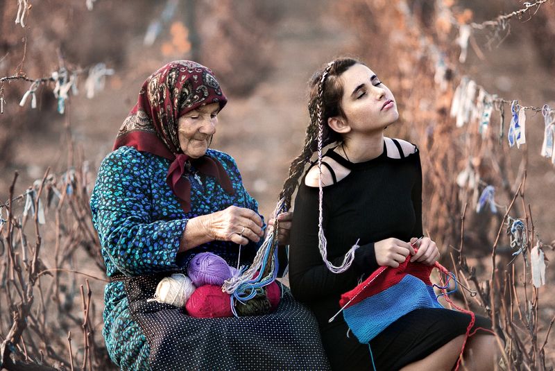 осень, портрет, девушка, бабушка, вязания, нитки, косички Осень - пора вязания!photo preview