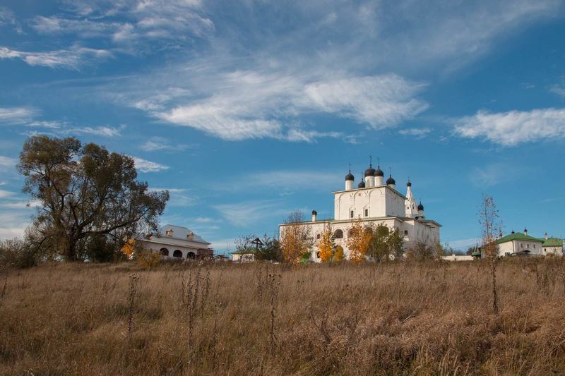 Монастырь на холмеphoto preview