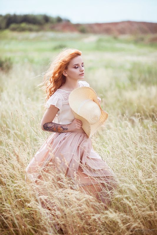 девушка, красивая. лето, трава, сухоцветы, шляпа ***photo preview