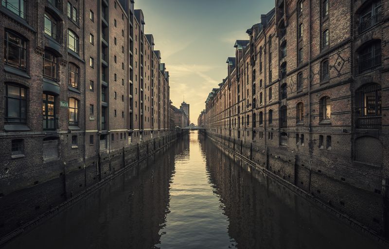 water, fleet, building, architecture, sunset, mood Kehrwiederfleetphoto preview