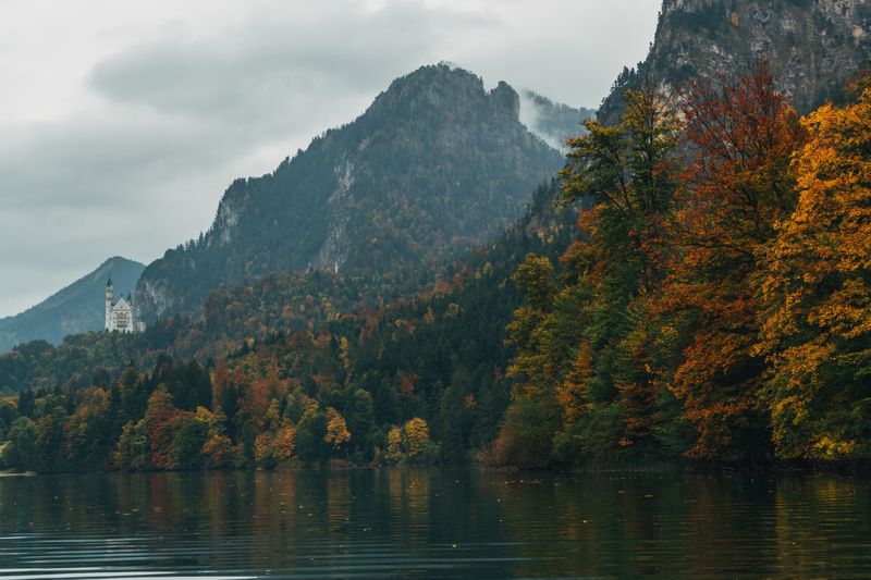 горы; озеро; замок; осень Утопающий в осени...photo preview