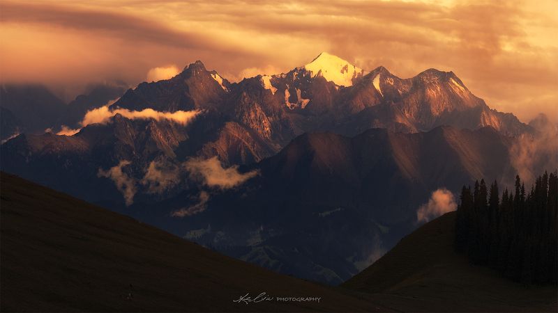 mountain, sunset, shadow, moody, landscape, China,  Over de canyonphoto preview