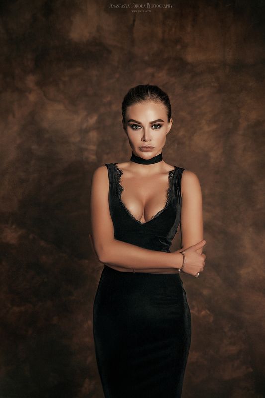 киносвет портрет черноеплатье тордуа италия Миша Калианиphoto preview