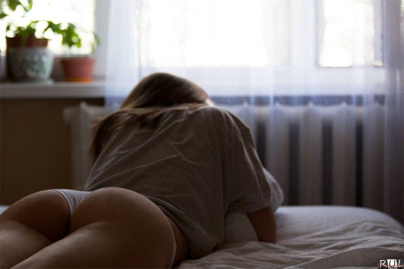 девушка, окно, естетсвенный, свет, кровать photo preview