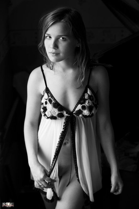 в полумракphoto preview