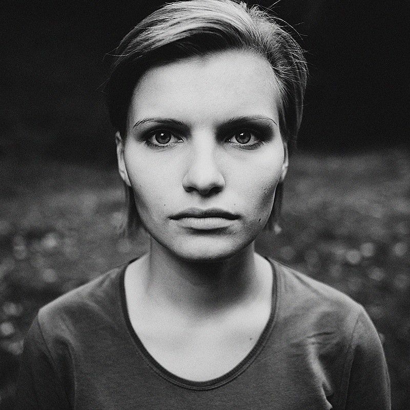 портрет,чб,девушка Портрет девушкиphoto preview