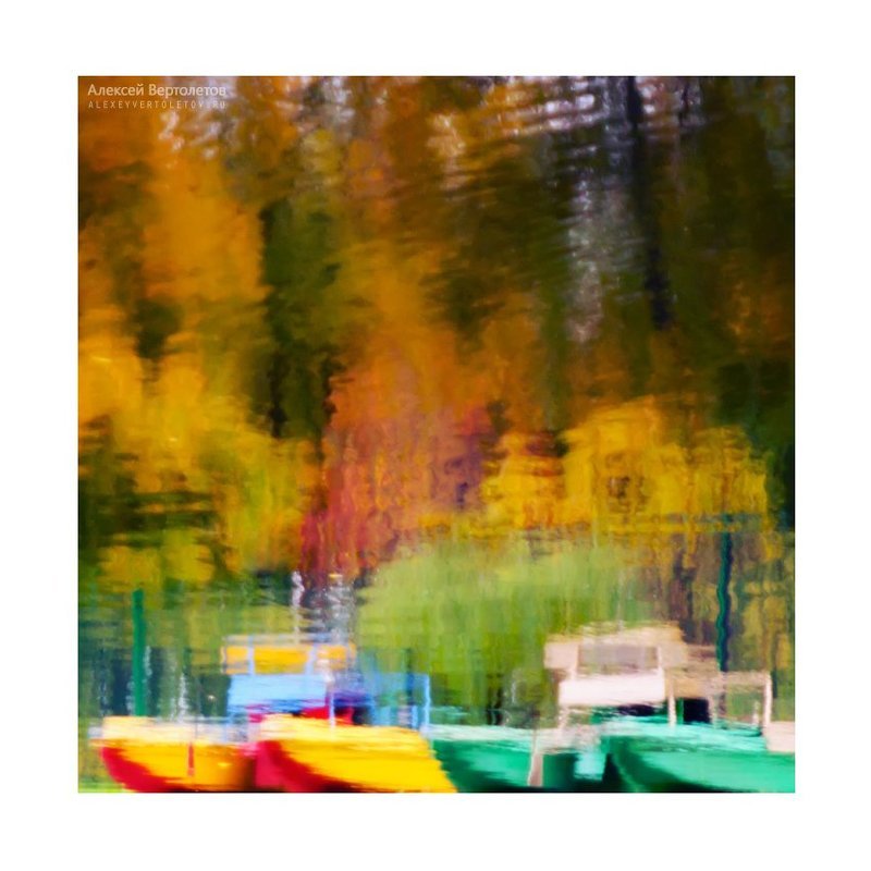 В осеннем парке городскомphoto preview