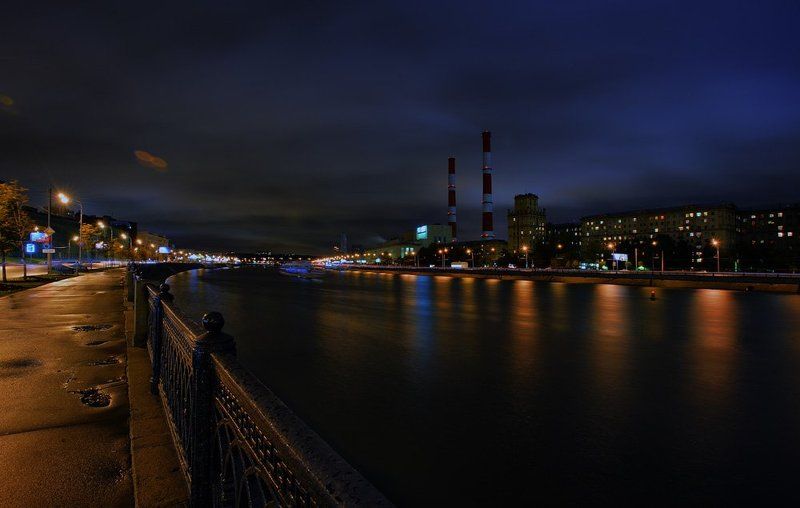 москва, трубы Две покуривающие сестрёнкиphoto preview