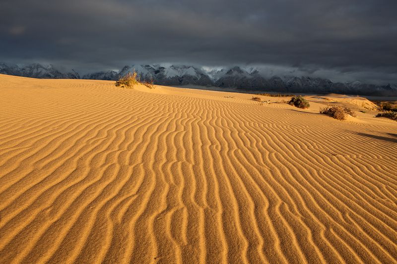 Песок и горы.photo preview