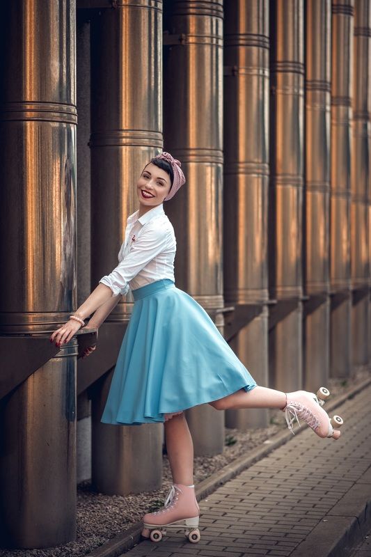 retro woman portrait roller pin up Happy girlphoto preview