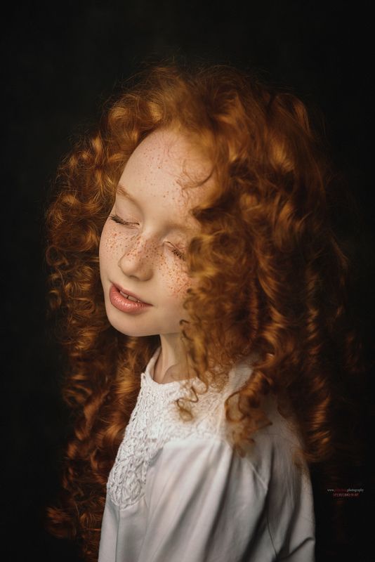 portret, фото, рыжуля, рыженькая, конопушки, девочка, закрытые глаза, детский портрет, студийный портрет, Константин Пилипчук. Katyaphoto preview