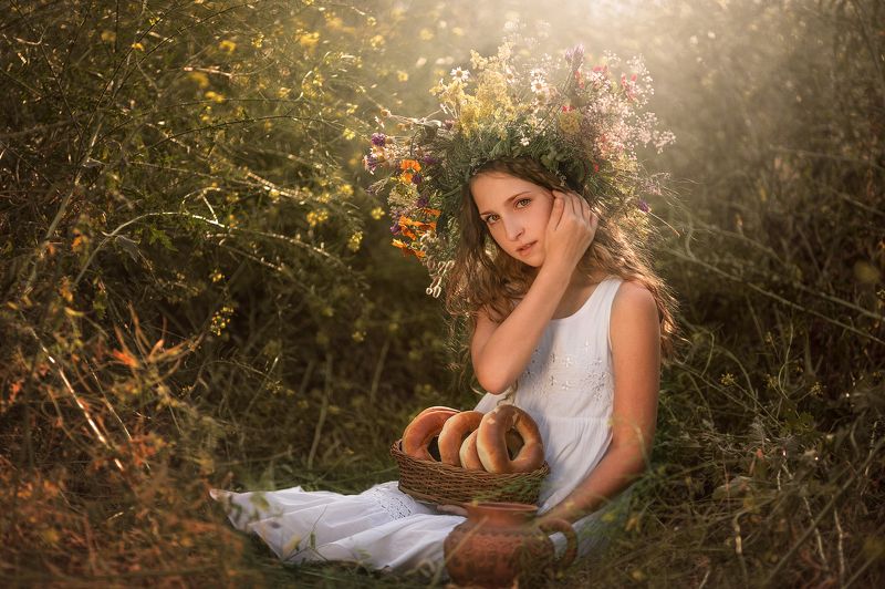 село, девушка, девушка в поле, солнце, поле, хлеб, молоко, девушка в виночке, девушка в траве photo preview