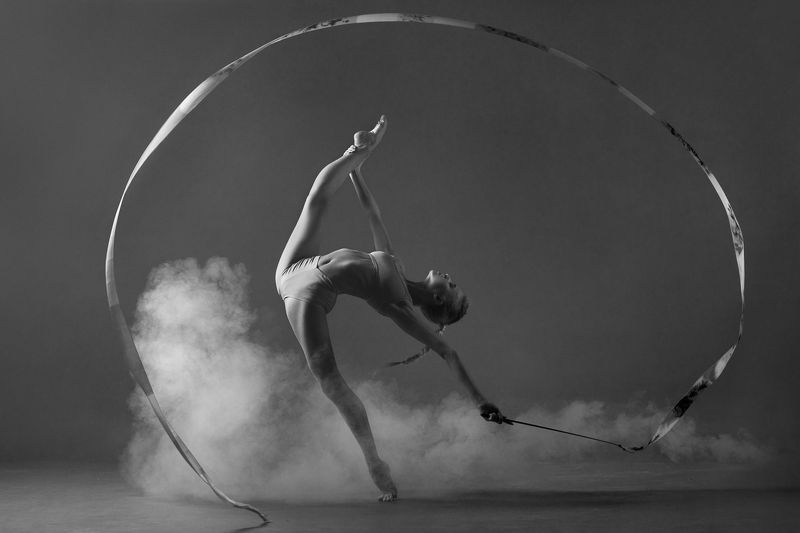 гимнастика, лента, дым Александраphoto preview