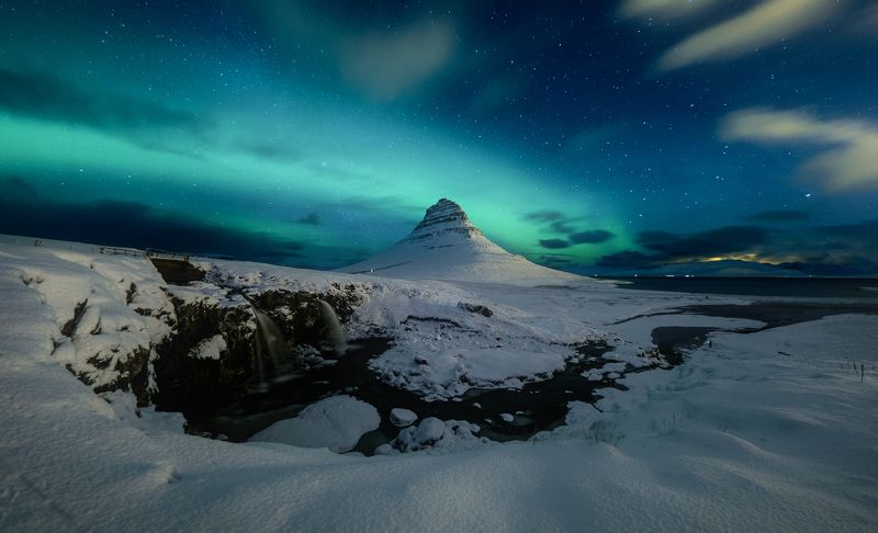 iceland, kirkjufell, aurora, nothern light, mountains, snow, waterfall Starry nightphoto preview