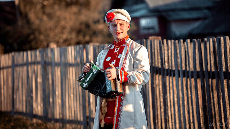 гармонь, гармонист, музыкант, костюм, парень, мужик, мужской портрет, постановка Костяphoto preview