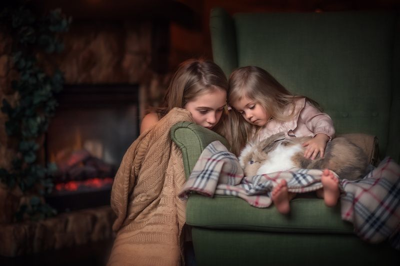 девочки, кролик, камин, плед, новый год Домашний уютphoto preview