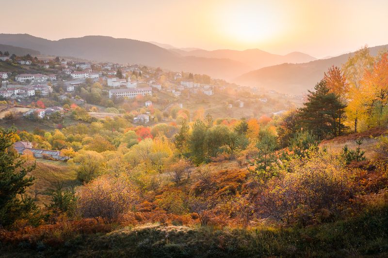 #деревня #bulgaria #rhodope mountains #mountains #autumn #sunrise #village #sun #colors Village on firephoto preview