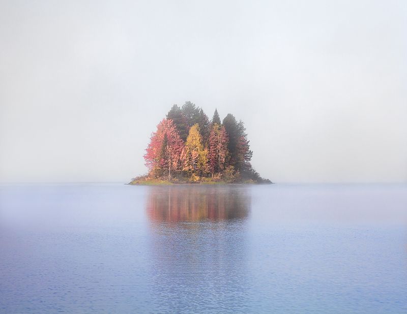 карелия. парк  паанаярви. Плавающий осенний островок.photo preview