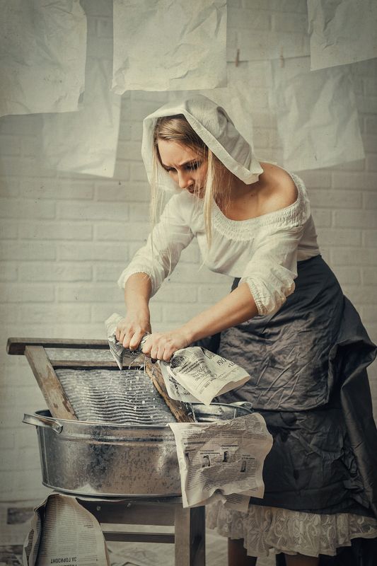 прачка, газета, модель, студия, портрет, раритет, сюр, картина Прачка2photo preview