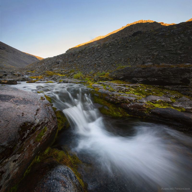 ущелье, горы, сейдозеро, камни, мох, тундра, ручей Ущелье Тулбнюнуайphoto preview