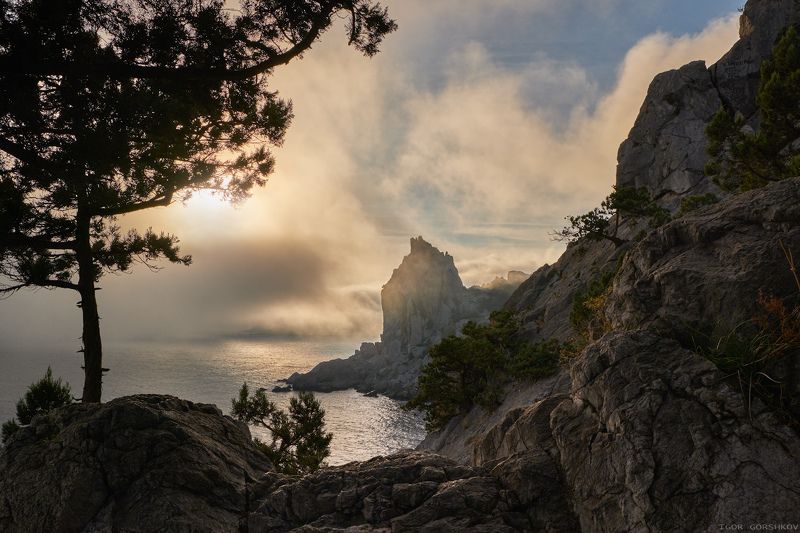 крым,море,туман,облака,пейзаж,закат,осень,горы,скалы,берег,природа, Морской туман на закатеphoto preview