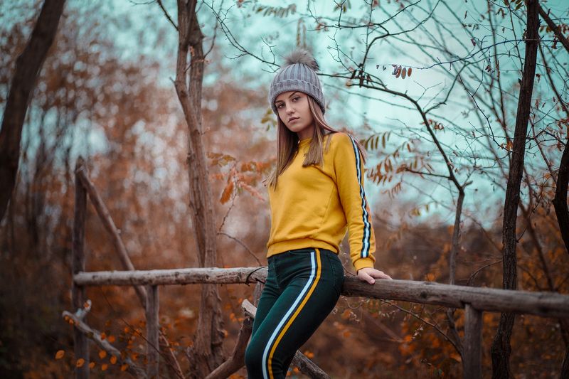 girl, woman, outside, garden, fall, , dusk, beauty Janettephoto preview