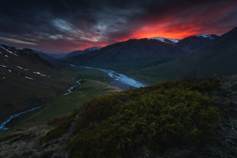 киргизия, кыргызстан, средняя азия, горы, каньон, скалы, пейзаж, весна, ущелье, река, закат Небесный огоньphoto preview
