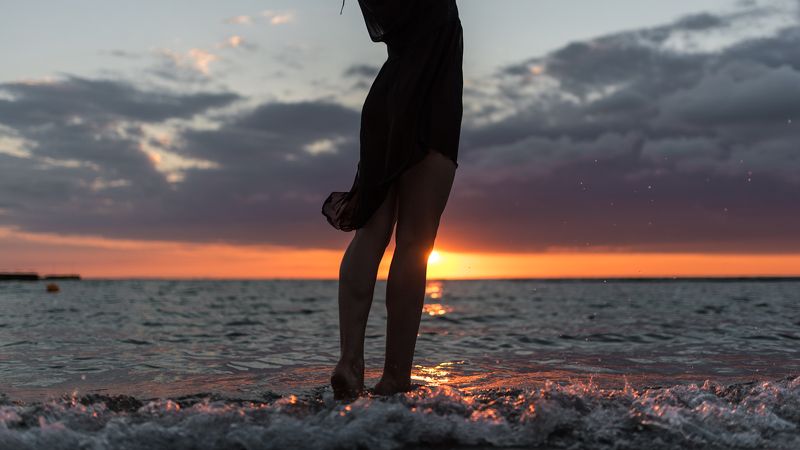 портрет, ноги, рассвет, море, шторм, красота, лето, утро, nikon, 35mm Катяphoto preview