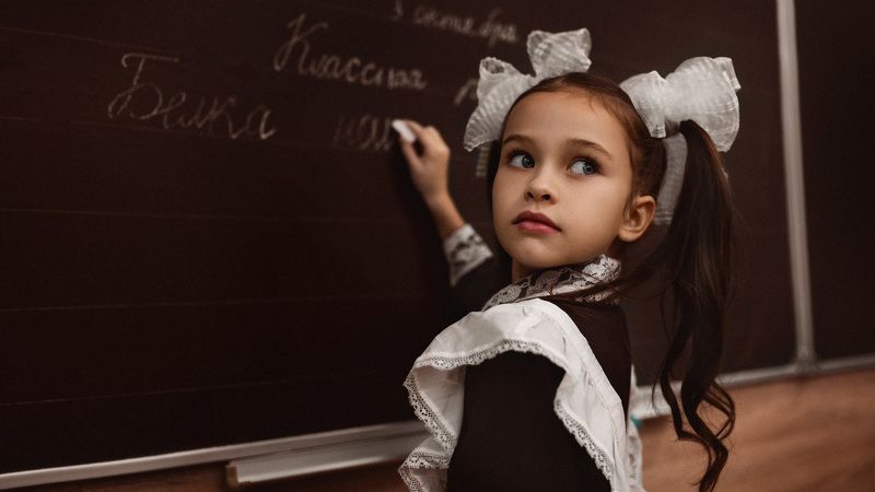 Возле доскиphoto preview