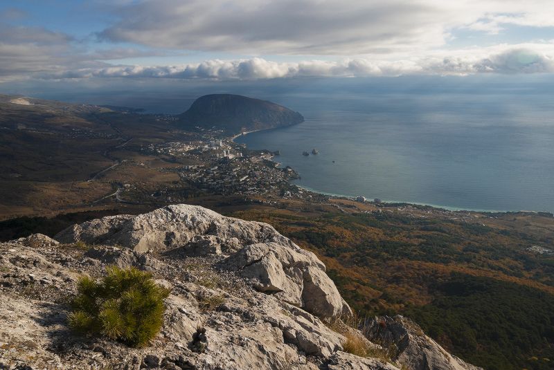 Вид на Гурзуф с высоты Шаан-Кая....photo preview