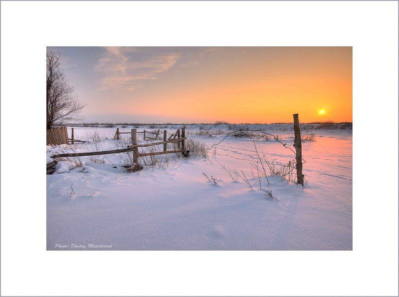 закат, проволка, снег Околицаphoto preview