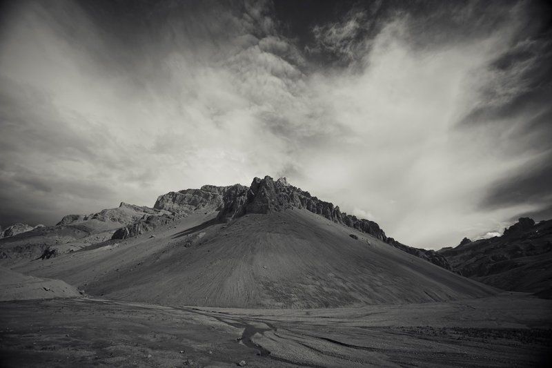 ladakh, canyon, bw Canyons of Ladaknphoto preview