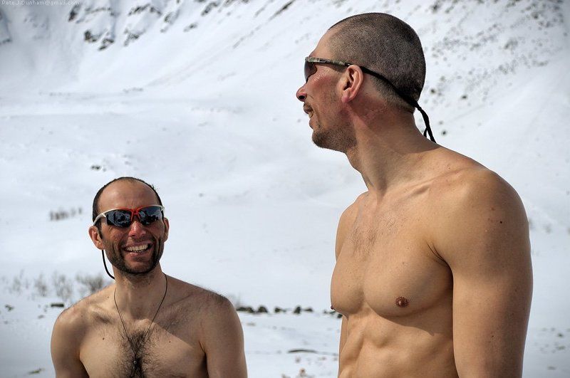 горы, снег, скалы, камни, небо, фирн, хребет, гребень, траверс, альпинизм, альпинист, сборы, хабаровск, баджал, 2011, май, апрель, голые, мужики Правильные мужикиphoto preview