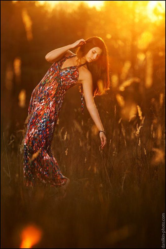 девушка, осень, закат, платье Последние теплые дниphoto preview