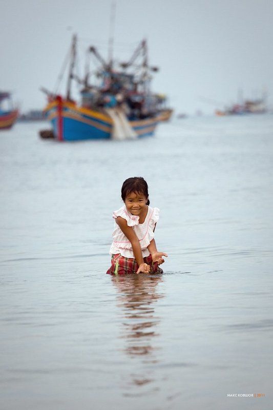 вьетнам, муй не, утро, рыбаки Немножко стеснительная рыбачкаphoto preview