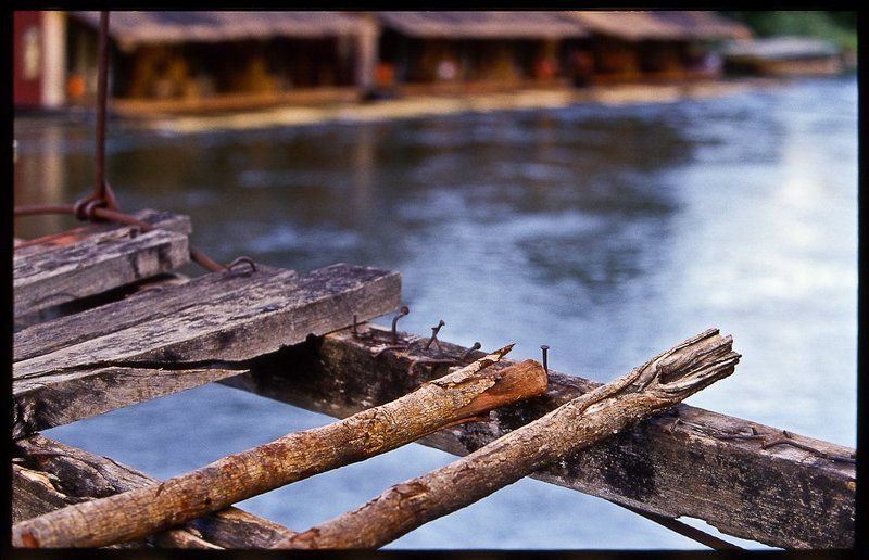 Мост через реку Квайphoto preview