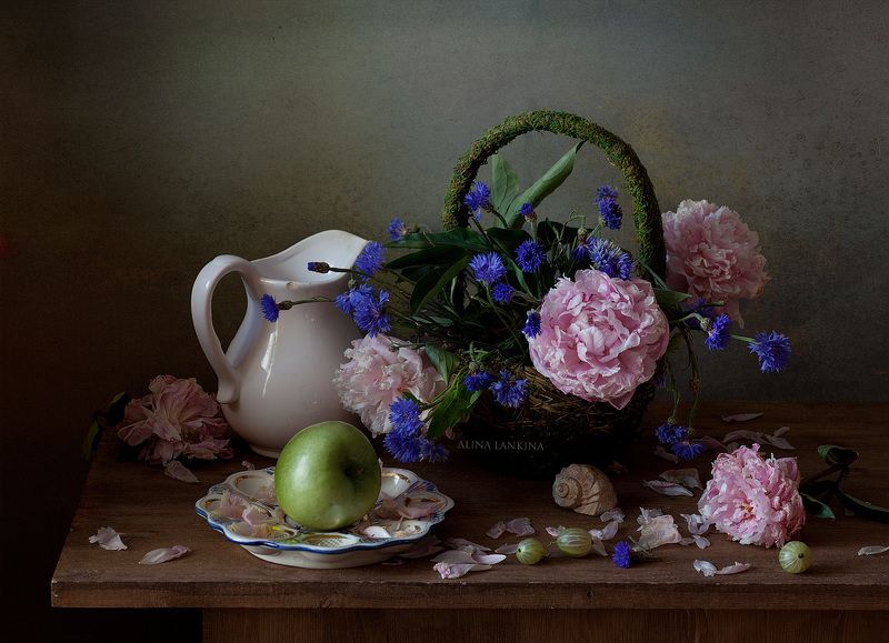 натюрморт, цветы, пионы, васильки, лето, композиция, свет, цветение, грусть, настроение ***photo preview