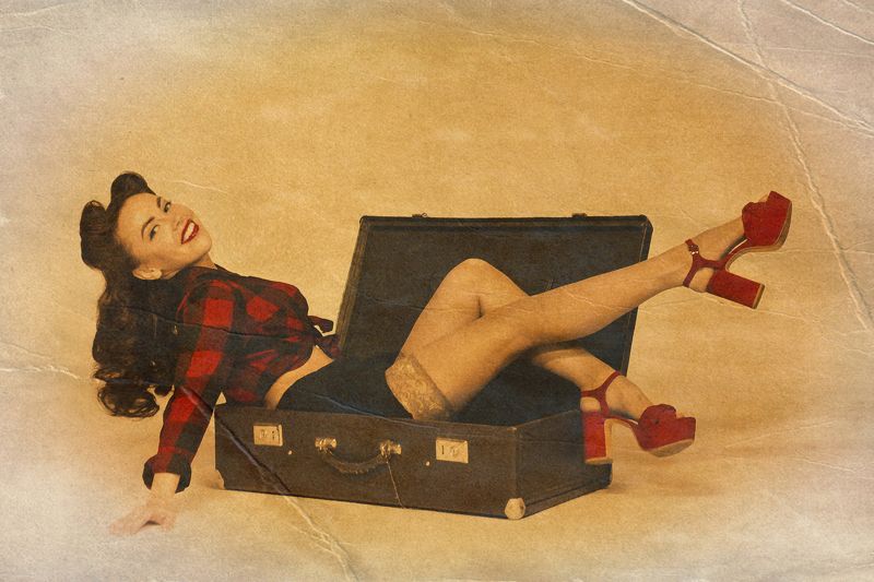 портрет, девушка, пинап, гламур, постановочная фотография, женский портрет. Дама сдавалась в багаж...photo preview