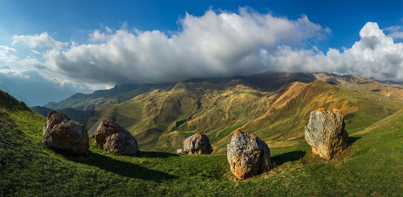 природа, пейзаж, кавказ, горы, весна, вечер, панорама, закат, солнце, небо, облака, свет Камниphoto preview