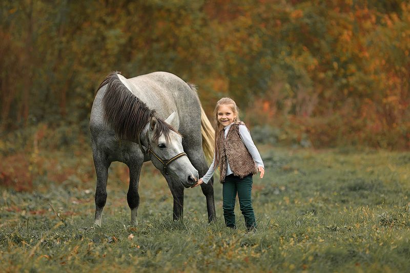 малышка, девочка, счастье, природа, тепло, осень, лошадка, фото с животными, детский и семейный фотограф, эмоции, радость, лес, деревья, солнышко, детская радость Маргарита и Аделинаphoto preview